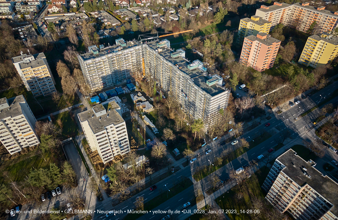 07.01.2023 - Luftbilder von der Baustelle Karl-Marx-Ring 11-21 und Kurt-Eisner-Straße in Neuperlach